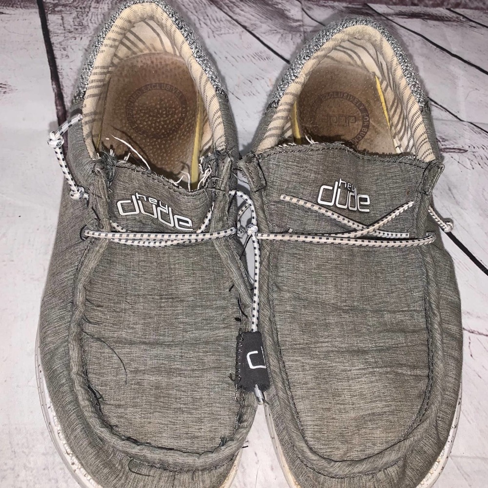 Hey dude men’s shoes (size 6)